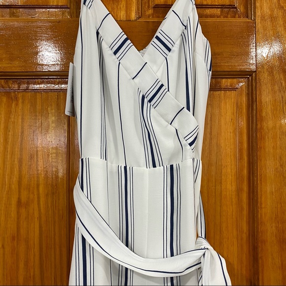 NWT J.O.A Crop Leg Jumpsuit - Picture 7 of 16